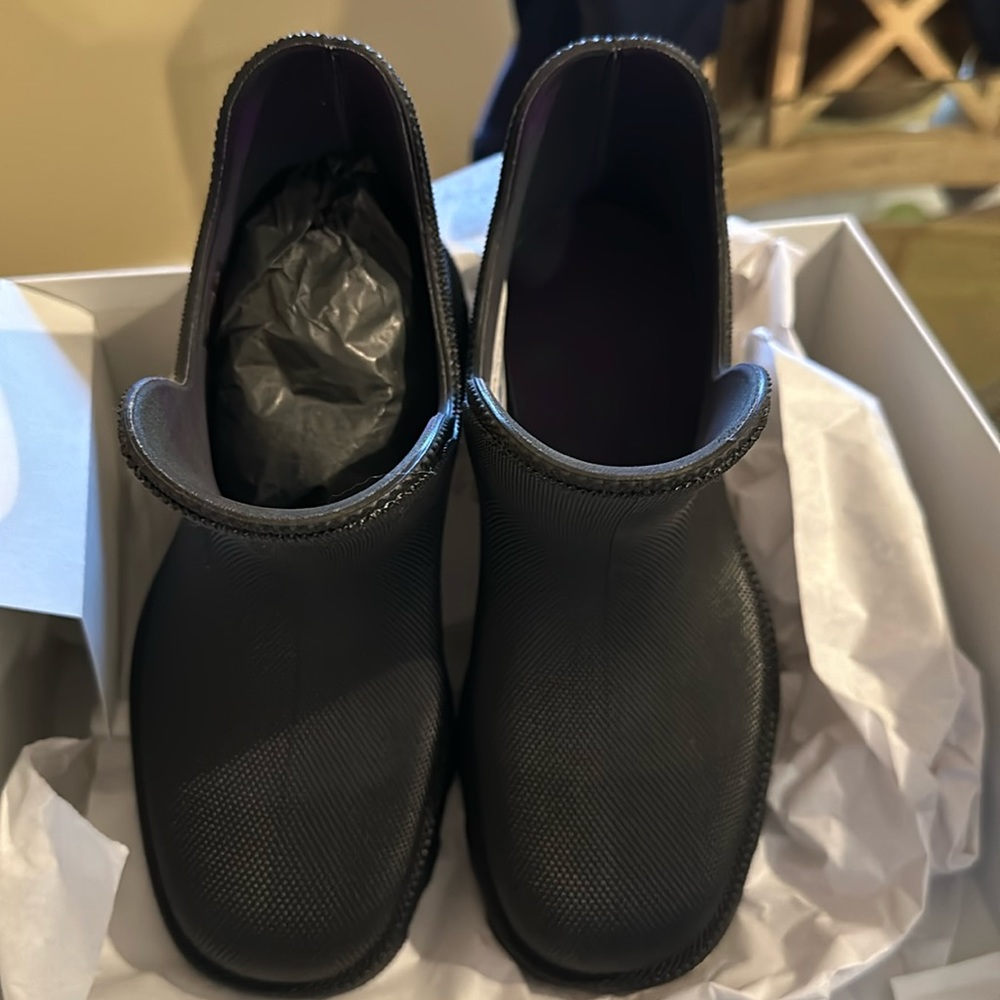 New in Box Burberry rubber marsh low boots size 38